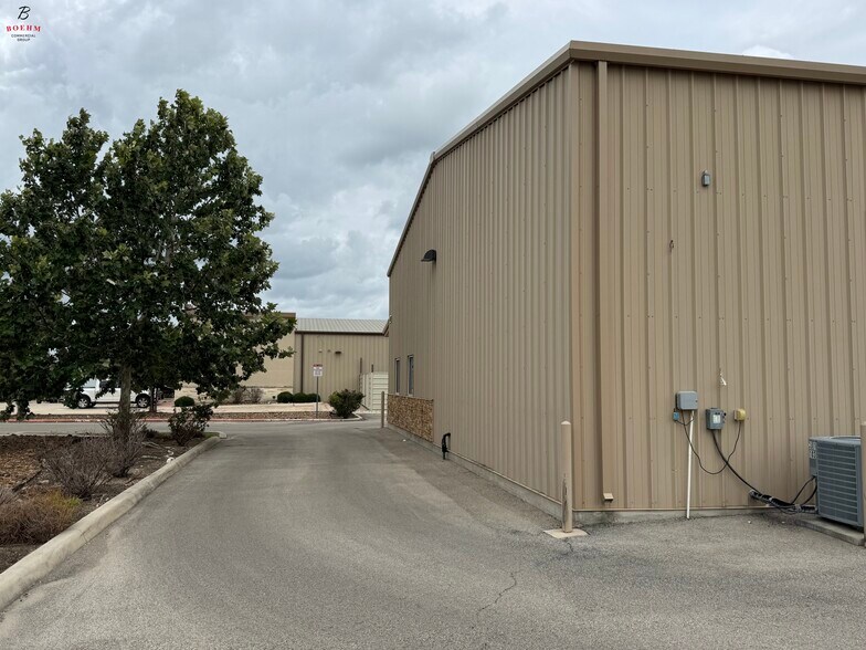 More Photos Of 4811 Quarry Run, San Antonio Light Distribution For Lease