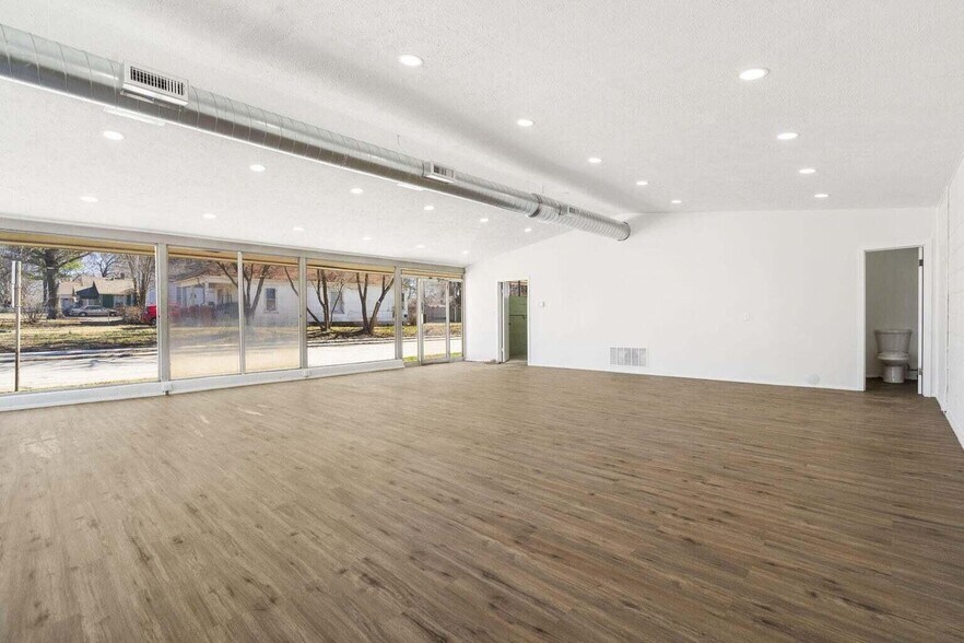 More Photos Of 1464 E Commercial St, Springfield Loft Creative Space For Lease