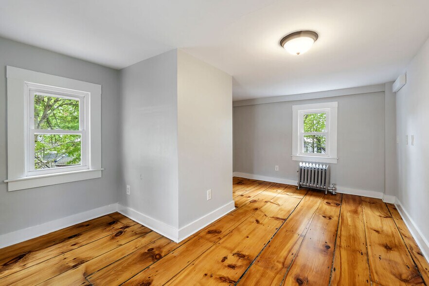 More Photos Of 3 Portsmouth Ave, Exeter General Retail For Sale