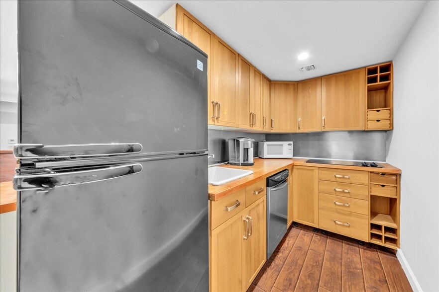 More Photos Of 500 NE 25th St, Pompano Beach Flex For Lease