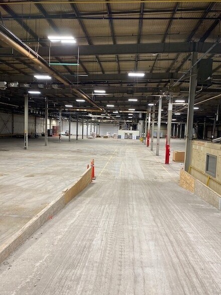 More Photos Of 2020 15th St, Columbus Manufacturing For Lease