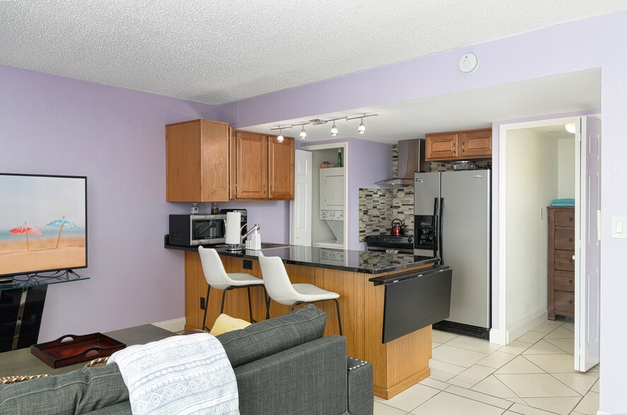 More Photos Of 125 110th Ave, Treasure Island Apartments For Sale