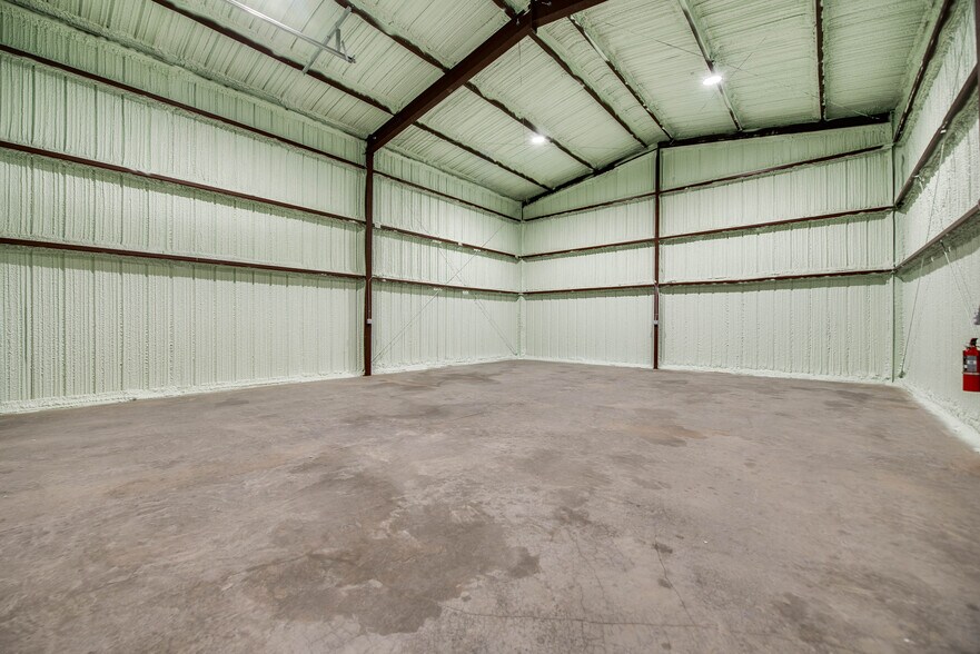More Photos Of 1712 FM 1788, Midland Warehouse For Lease