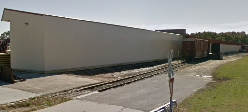 More Photos Of 1535 Fieldhouse Ave, Elkhart Distribution For Sale