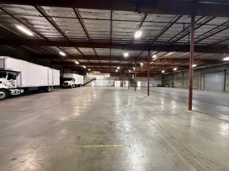 More Photos Of 8929 Oso Ave, Chatsworth Manufacturing For Lease