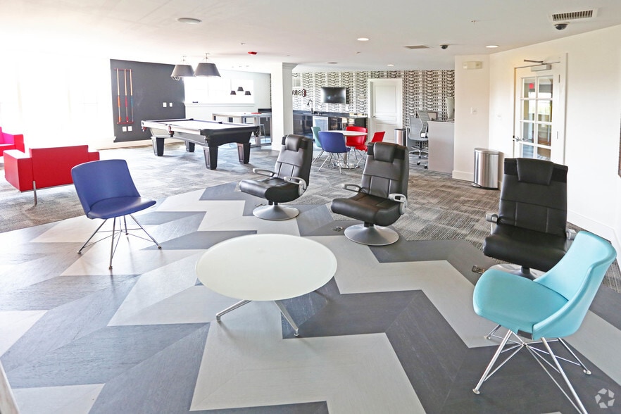 More Photos Of Mooreview Pky @ Loudoun County Pky, Ashburn Unknown For Lease