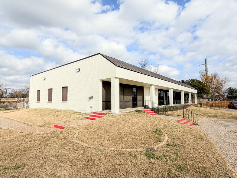 More Photos Of 1449 Forest Ln, Garland Office For Lease