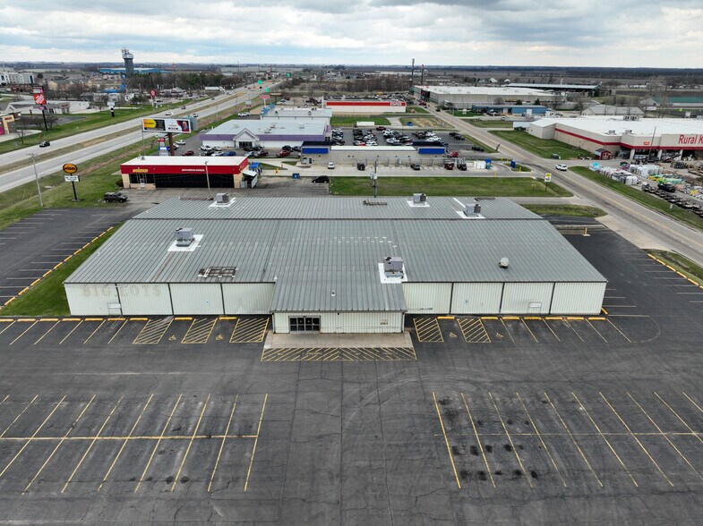 More Photos Of 1407 38th St, Peru Freestanding For Lease