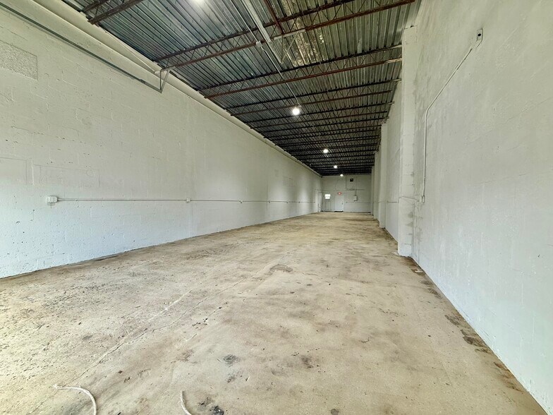 More Photos Of 820-826 NW 10th Ter, Fort Lauderdale Service For Lease