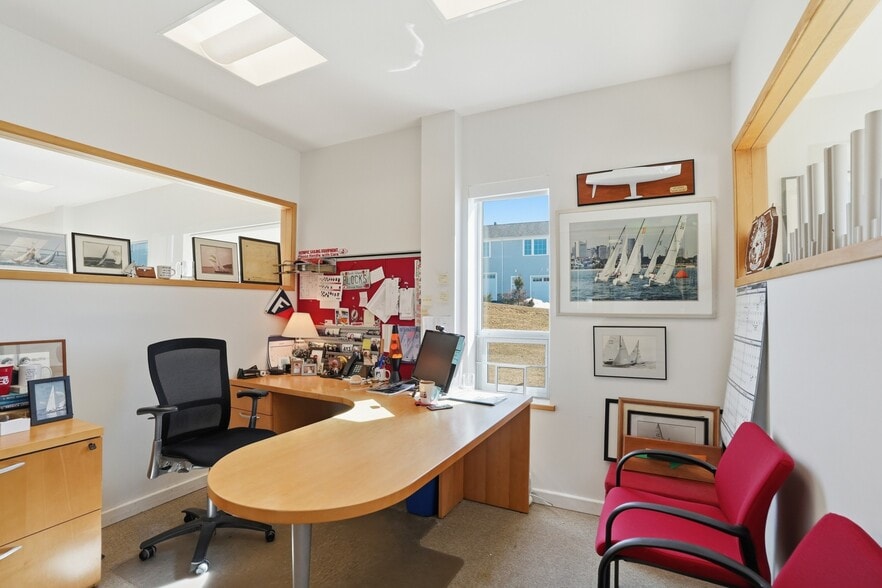 More Photos Of 19 John Clarke Rd, Middletown Office For Sale