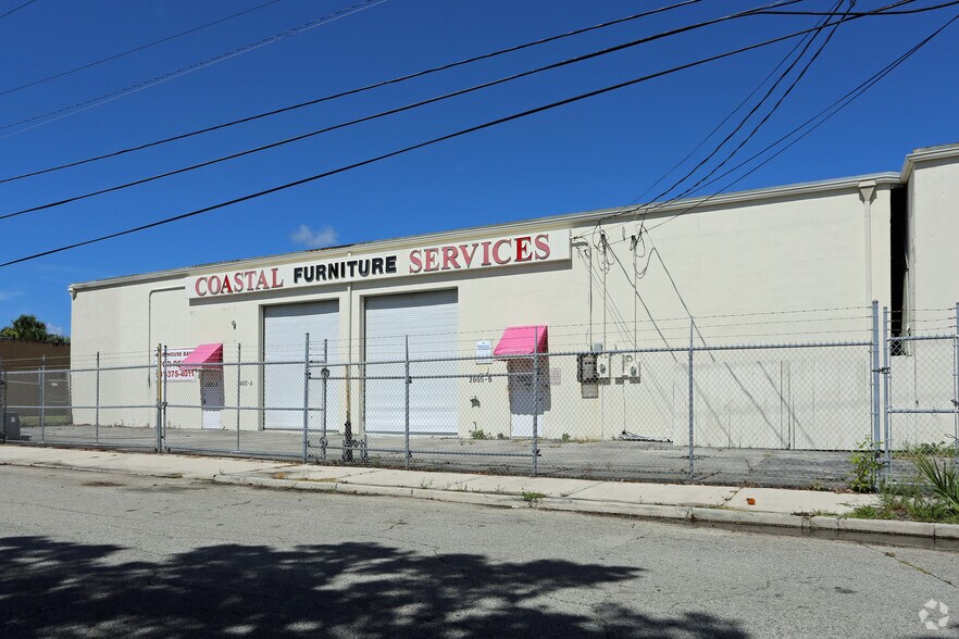 More Photos Of 2805-2811 Pinewood Ave, West Palm Beach Warehouse For Lease
