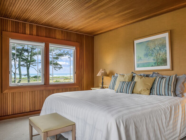 More Photos Of 1021 Promenade, Seaside Specialty For Sale