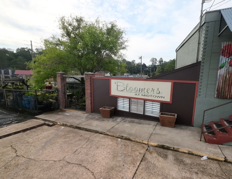 More Photos Of 1210 13th St, Columbus Garden Center For Sale
