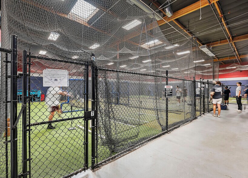 More Photos Of 692-694 Rancheros Dr, San Marcos Showroom For Lease