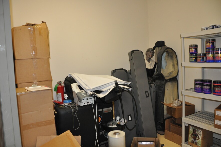 More Photos Of 585 Prospect St, Lakewood Warehouse For Lease