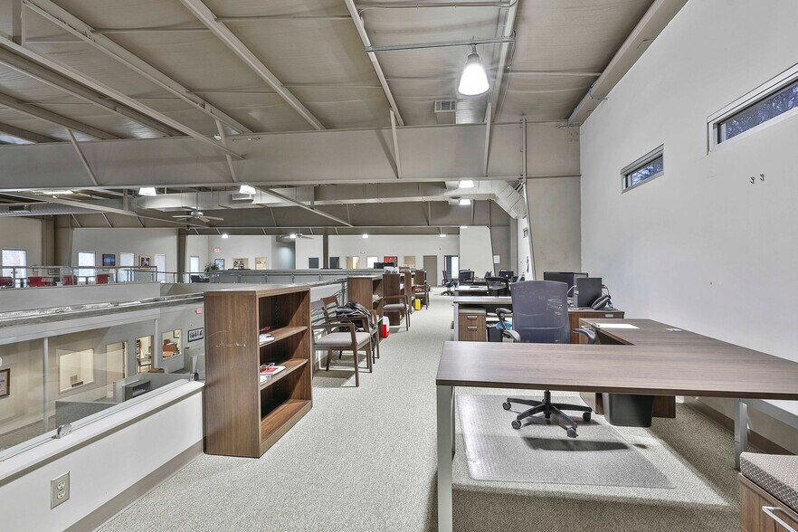 More Photos Of 1039 Sullivan Rd, Newnan Office For Lease