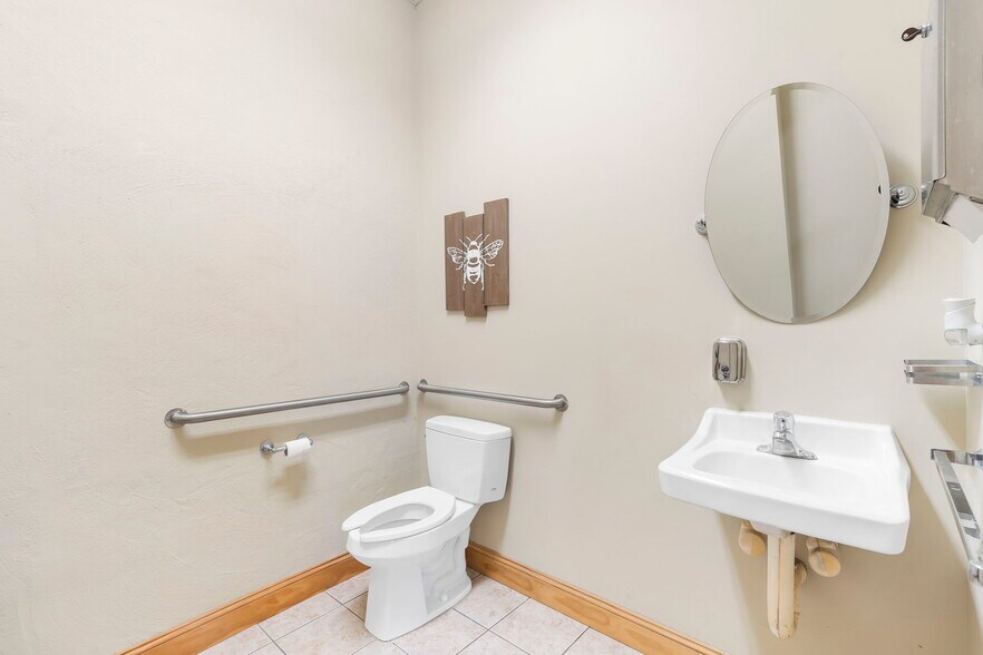 More Photos Of 324 Park Central W, Springfield Office For Lease