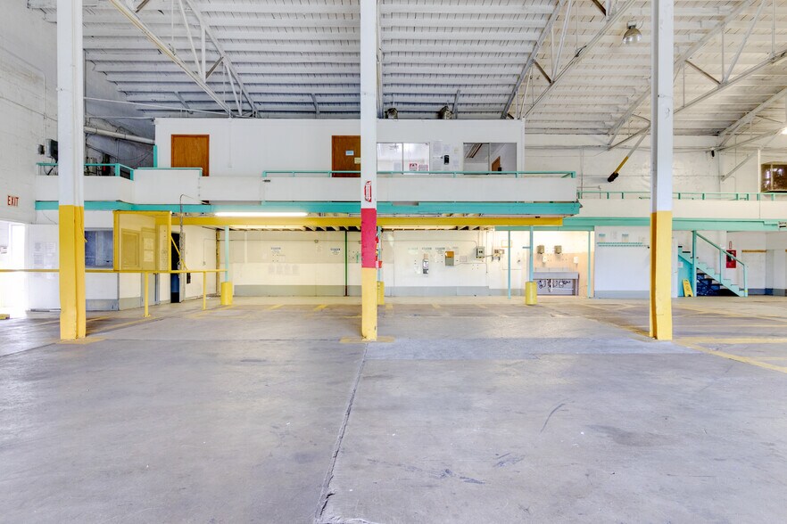 More Photos Of 2130 N Old Dixie Hwy, Fort Pierce Warehouse For Sale