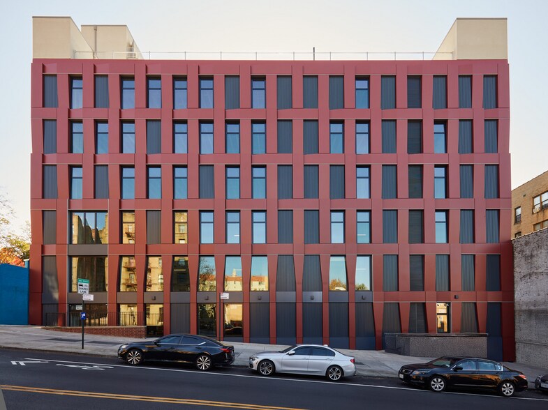 Primary Photo Of 200 W Tremont Ave, Bronx Schools For Lease