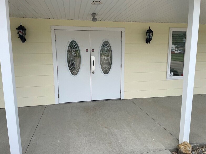 More Photos Of 290 N 2nd St, Frankfort Restaurant For Sale