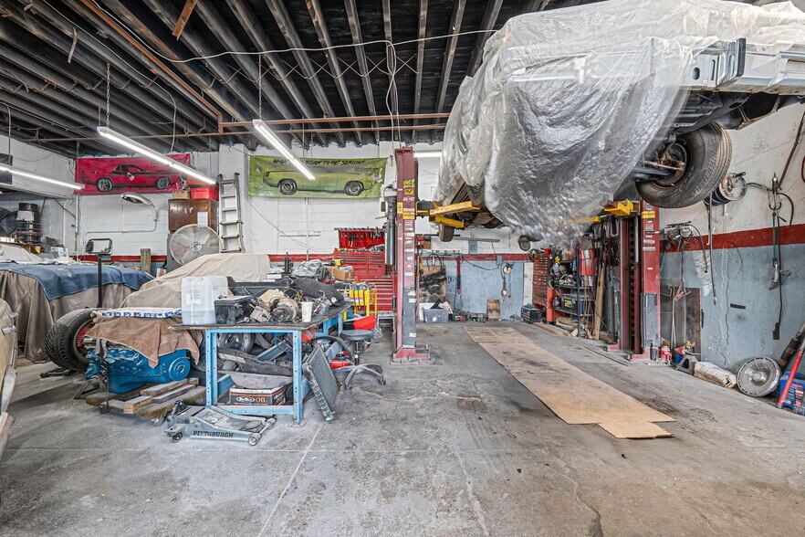 More Photos Of 116 E Merrick Rd, Freeport Warehouse For Sale