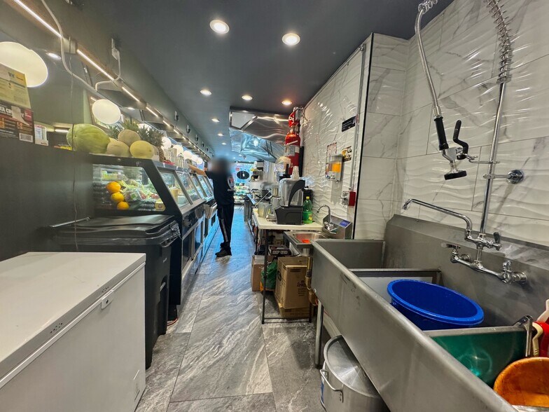 More Photos Of 322 Union Ave, Brooklyn General Retail For Sale