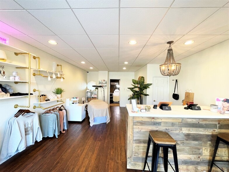 More Photos Of 6 S Main St, Medford Office For Lease