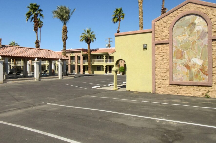More Photos Of 903 W Hobsonway, Blythe Hotel For Sale