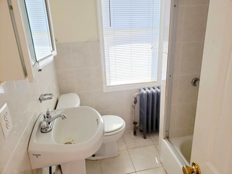 More Photos Of 2477 State Route 57, Stewartsville Storefront Retail Residential For Lease