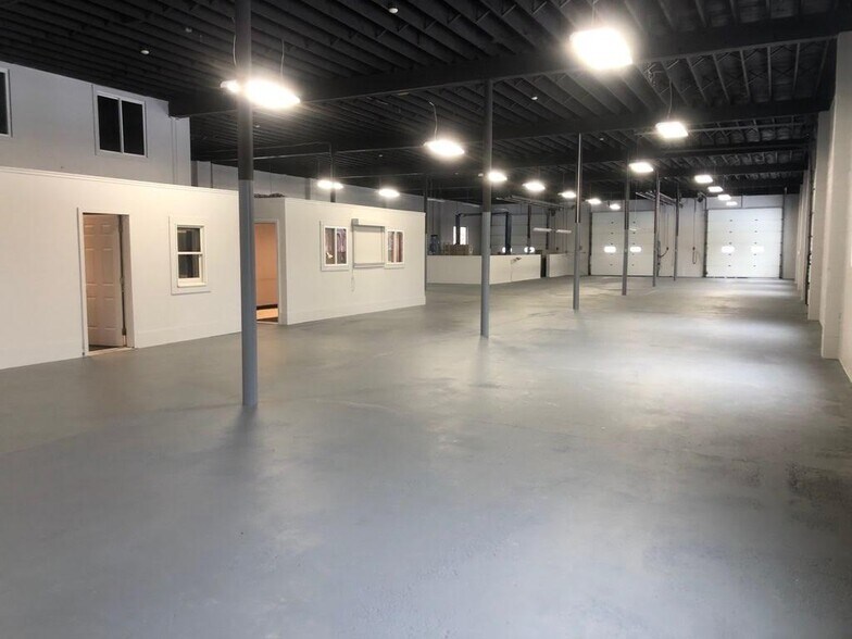 More Photos Of 34 Lafayette Rd, North Hampton Freestanding For Lease