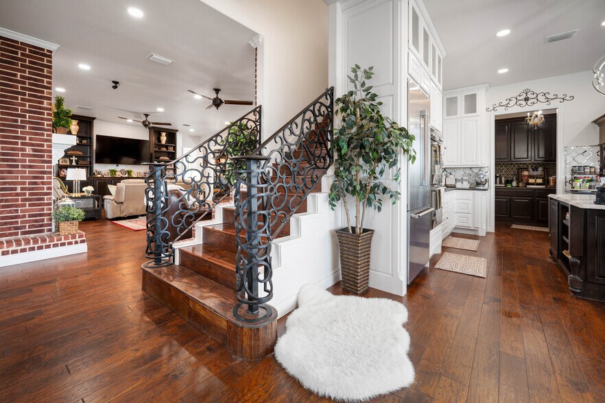 More Photos Of 741 County Road 159, Kenedy Flex For Sale