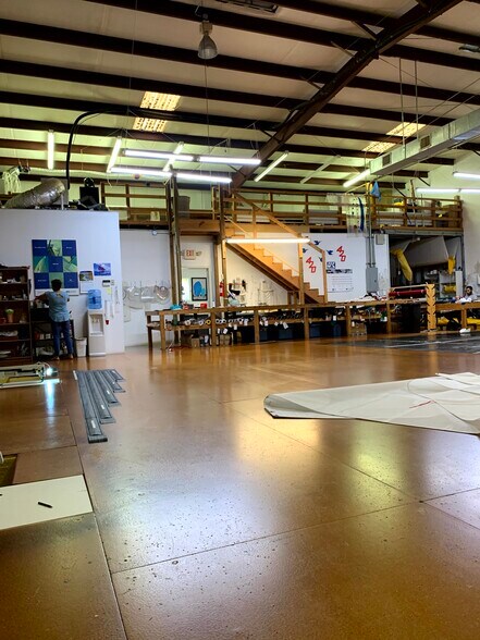 More Photos Of 2031 Anders Ln, Kemah Light Distribution For Lease