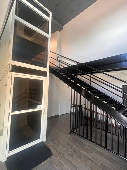 More Photos Of 302 W Defee Ave, Baytown Specialty For Sale