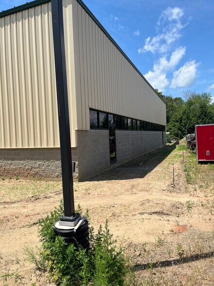 More Photos Of 40 Russell Rd, East Granby Service For Lease