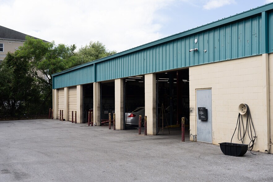 More Photos Of 5660 W Waters Ave, Tampa Auto Repair For Sale