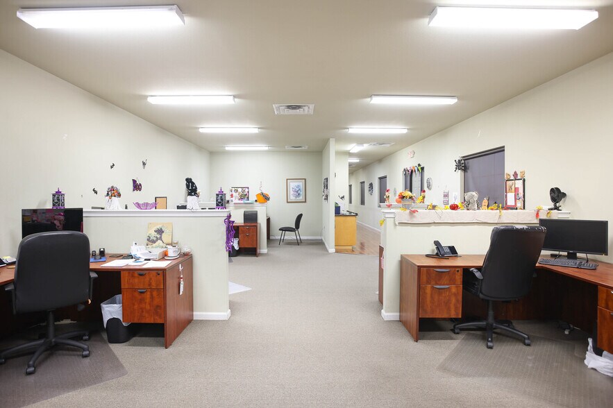 More Photos Of 8860 Oakland Rd, San Antonio Office For Sale