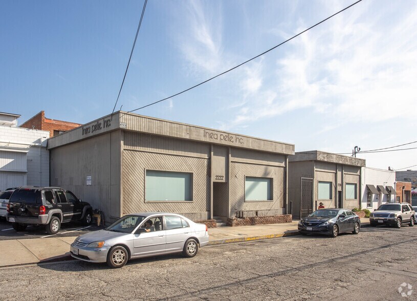 More Photos Of 2222 Barry Ave, Los Angeles Unknown For Lease