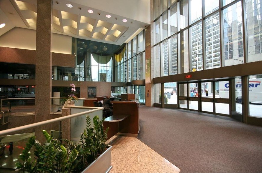 More Photos Of 121 King St W, Toronto Office For Lease