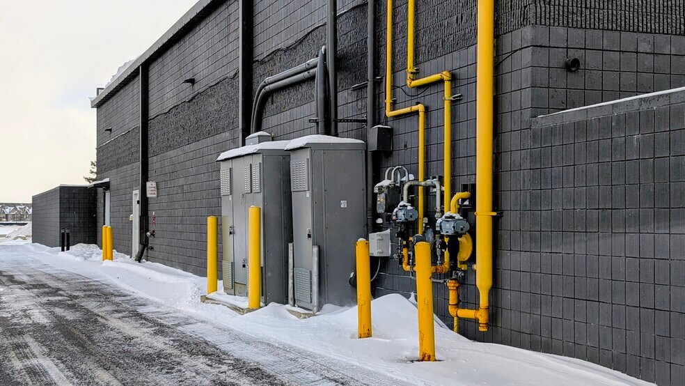 More Photos Of 2651 S Rochester Rd, Rochester Hills General Retail For Lease