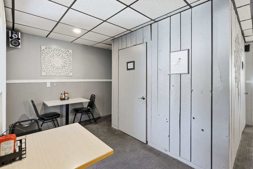 More Photos Of 228 N Jefferson St, Hastings Restaurant For Sale