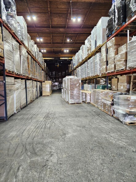 More Photos Of 687 Lehigh Ave, Union Township Warehouse For Lease