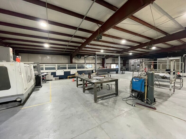 More Photos Of 1700 Commerce Dr, Tonganoxie Warehouse For Sale