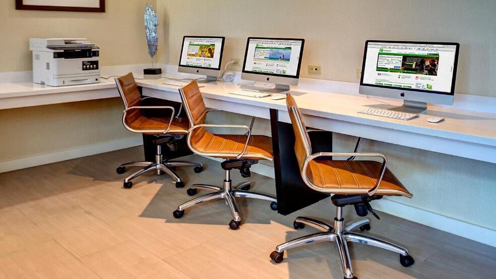 More Photos Of 923 N Gloster St, Tupelo Hotel For Sale