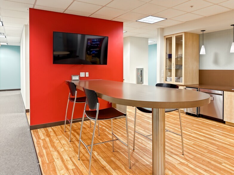 More Photos Of 1990 Main St, Sarasota Coworking Space