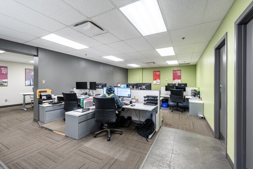 More Photos Of 1350 Rue Nobel, Boucherville Warehouse For Lease