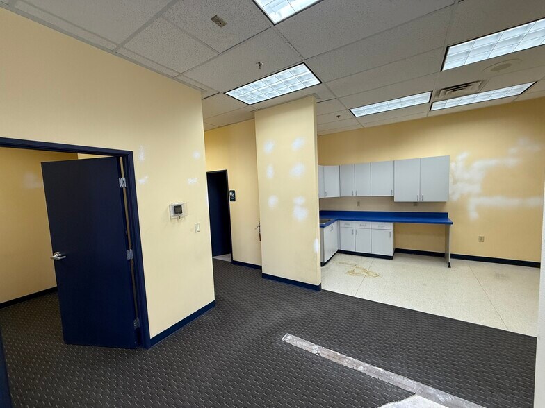 More Photos Of 9275 W Flamingo Rd, Las Vegas Freestanding For Lease