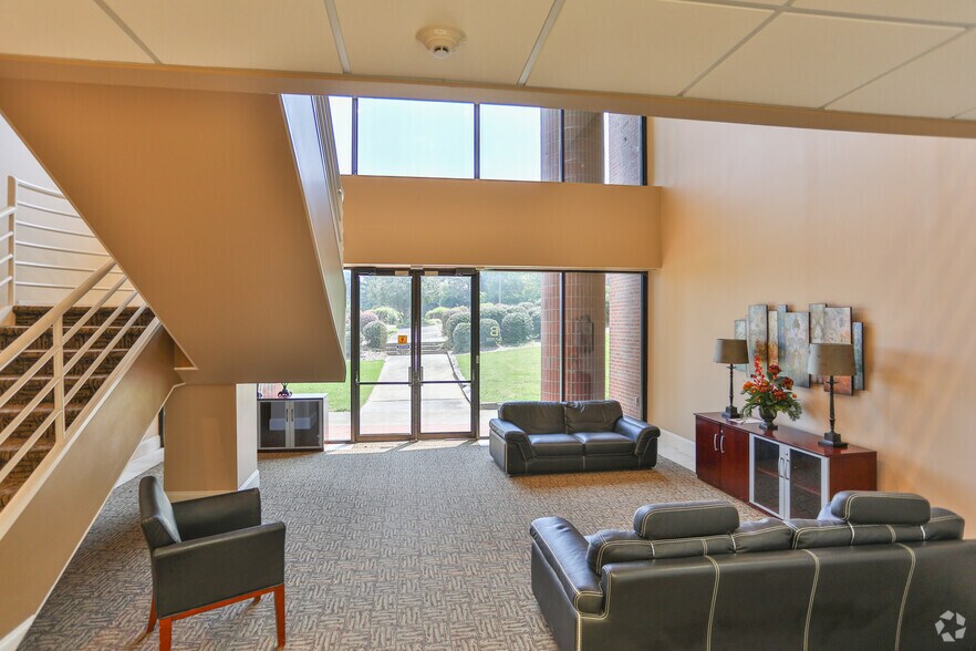 More Photos Of 330 Pelham Rd, Greenville Office For Lease