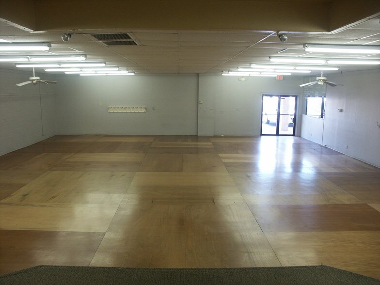 More Photos Of 3515-3559 W Northern Ave, Phoenix General Retail For Lease