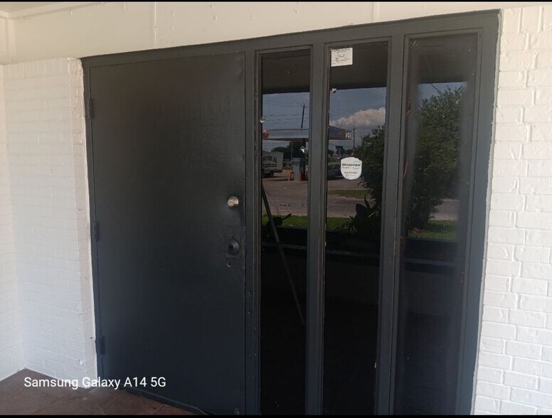 More Photos Of 13131 East Fwy, Houston Freestanding For Sale