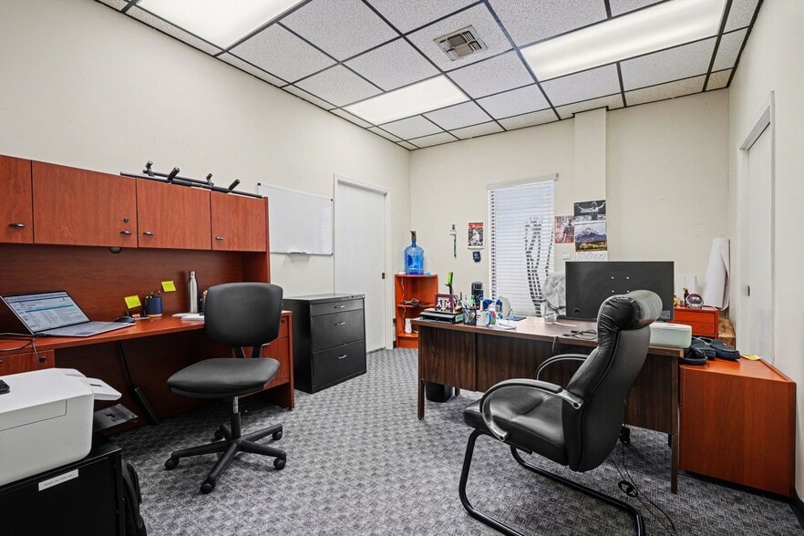 More Photos Of 2405 S Grand Blvd, Pearland Office For Sale